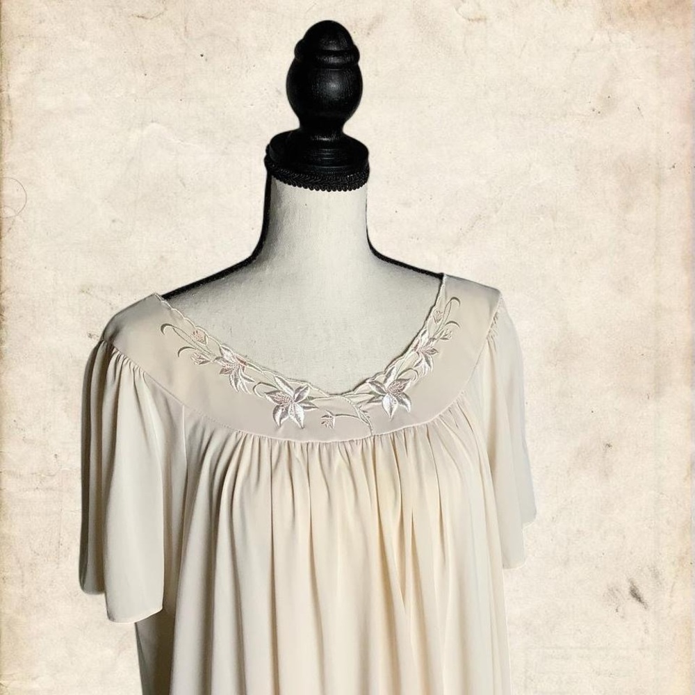 Miss Elaine Cream Maxi Nightgown - Picture 5 of 7